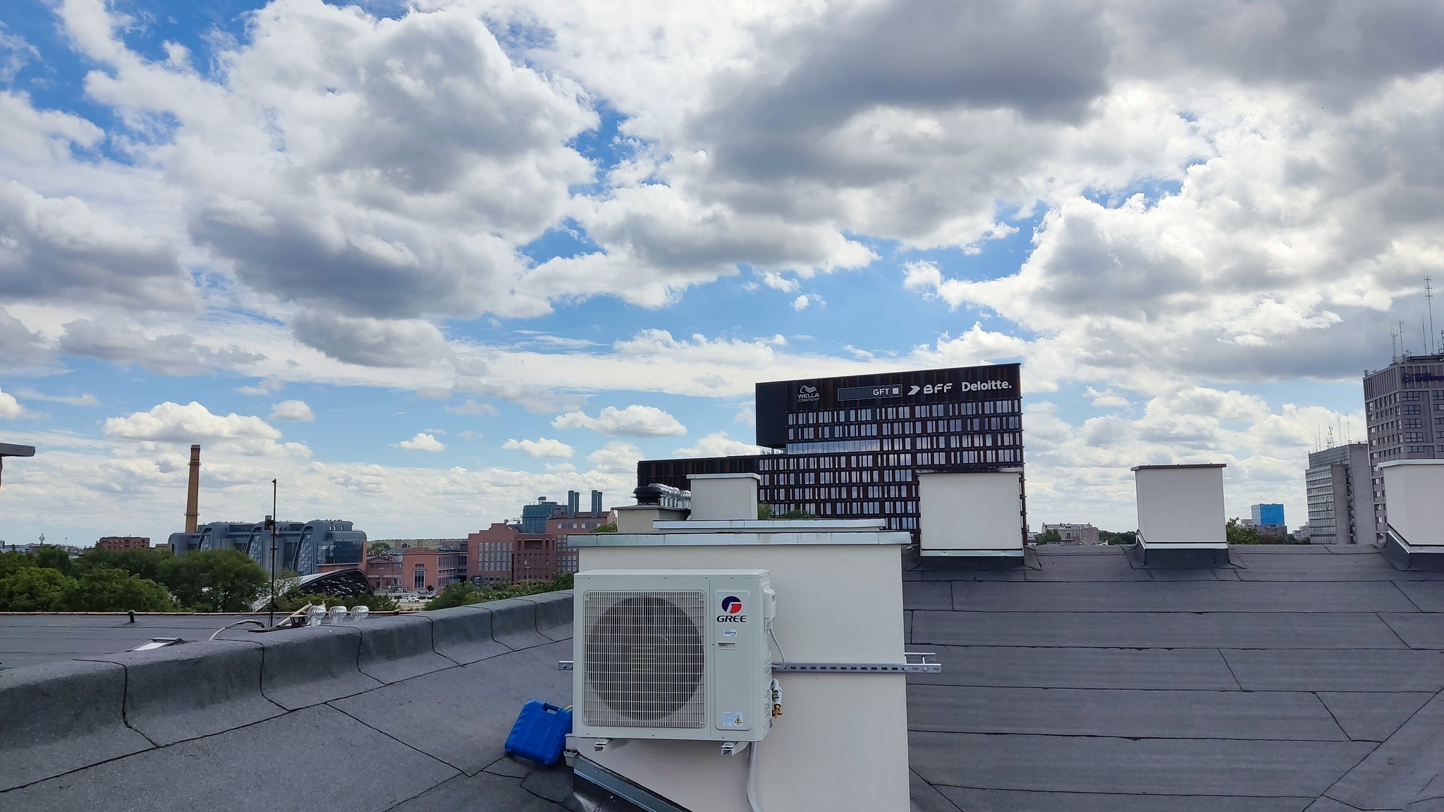 Zabytkowa kamienica w Łodzi z nowoczesną klimatyzacją