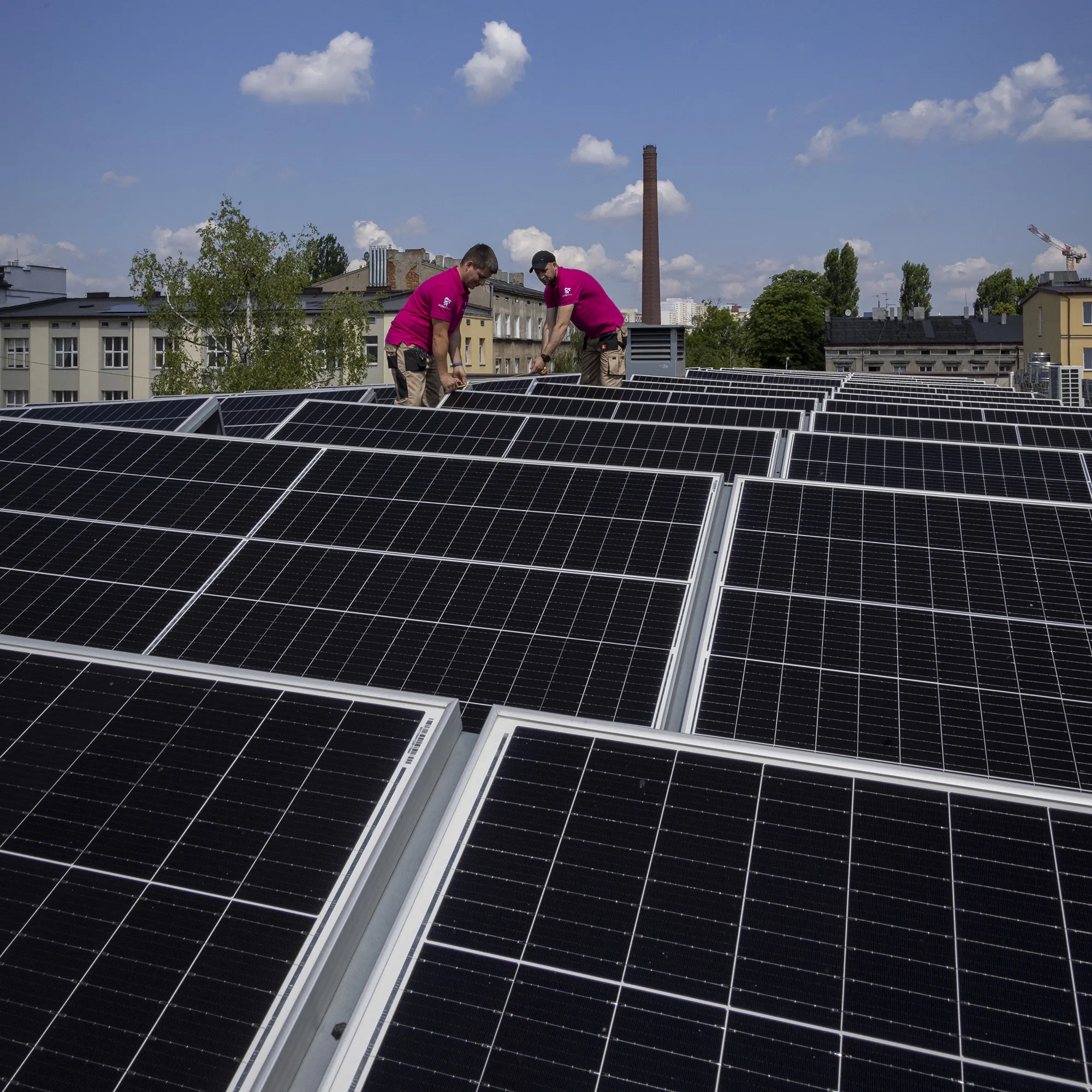Panele fotowoltaiczne z bliska — jakość i technologia