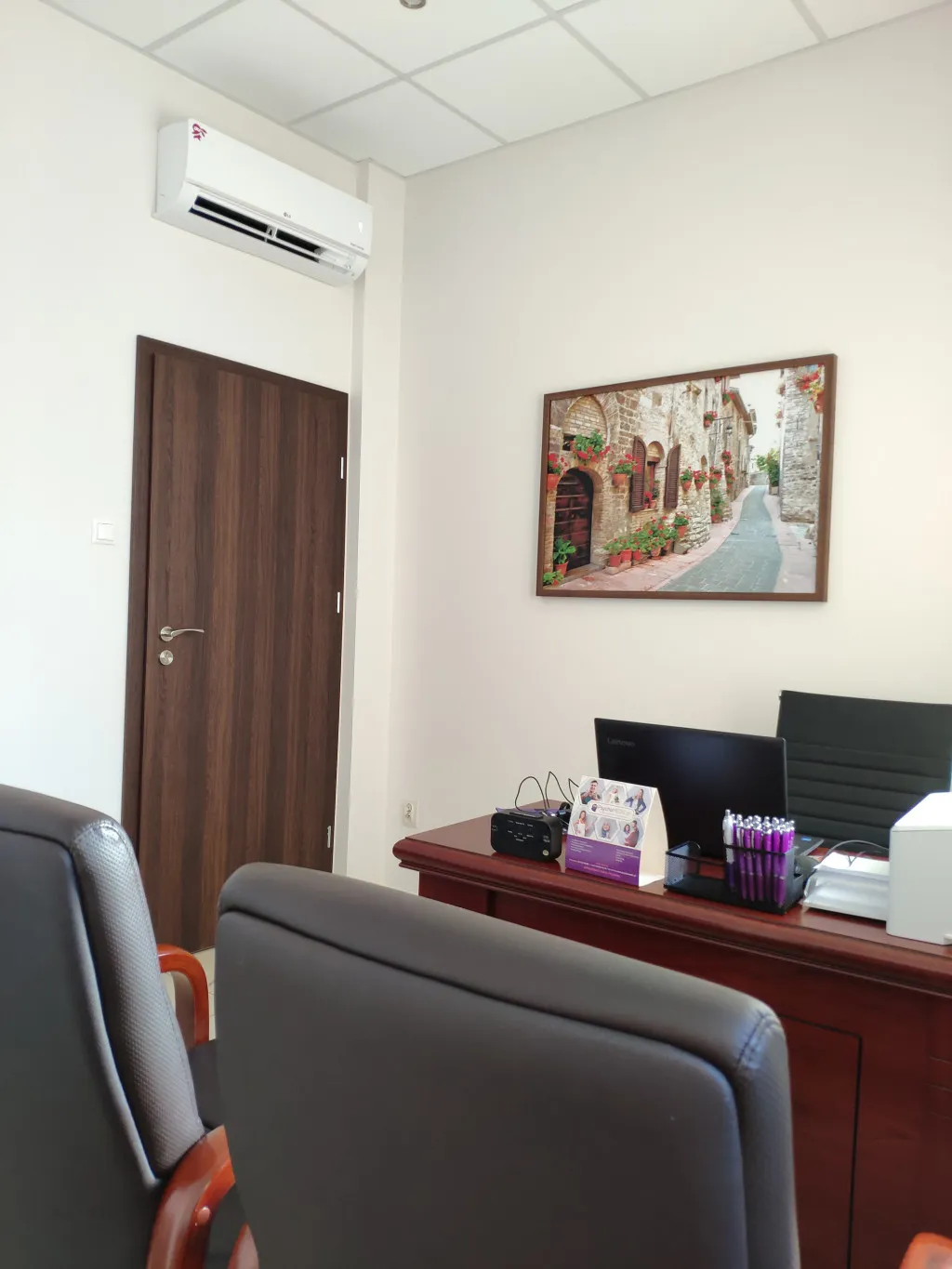 Klimatyzacja do biura w Łodzi — montaż kasetonowy Pink Ninja